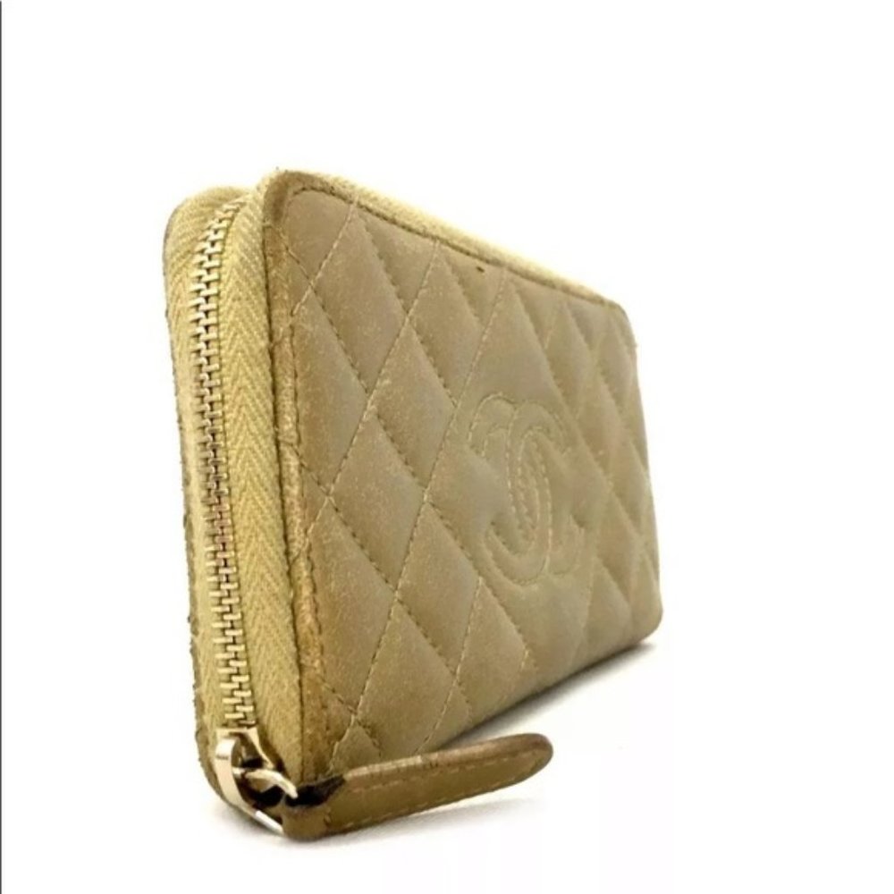 authentic CHANEL Quilted  CC Logo Lambskin Zip - Picture 11 of 13